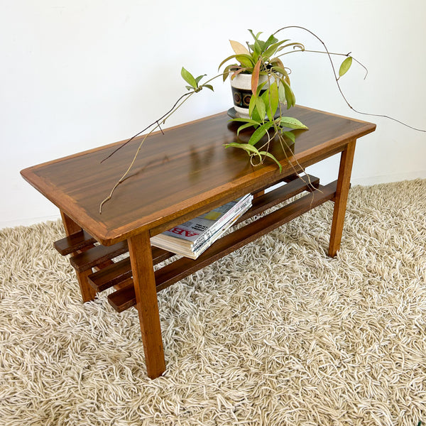COFFEE TABLE WITH SLATTED MAGAZINE RACK