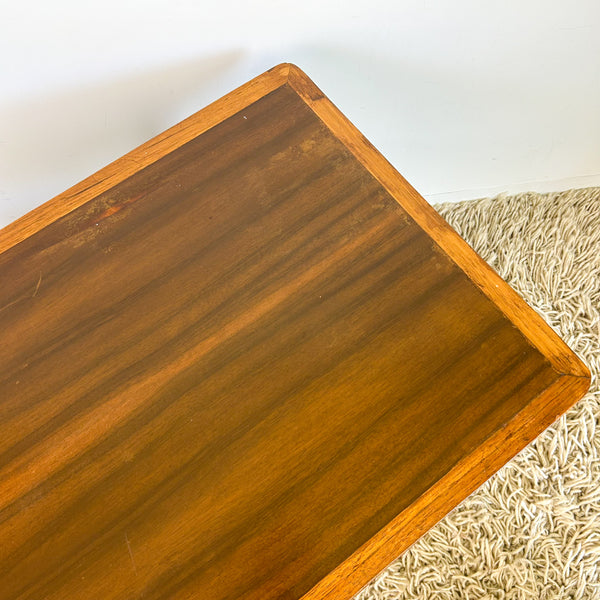 COFFEE TABLE WITH SLATTED MAGAZINE RACK