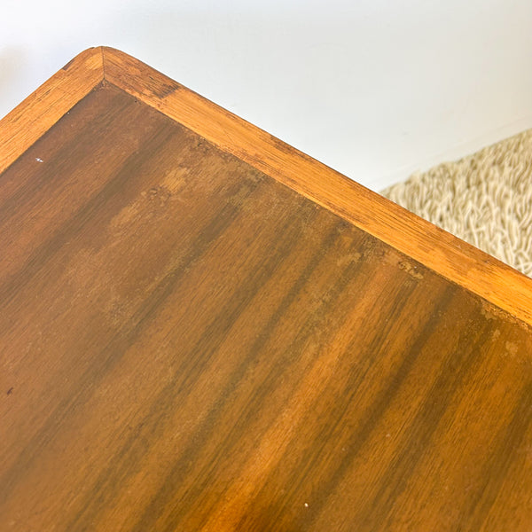 COFFEE TABLE WITH SLATTED MAGAZINE RACK