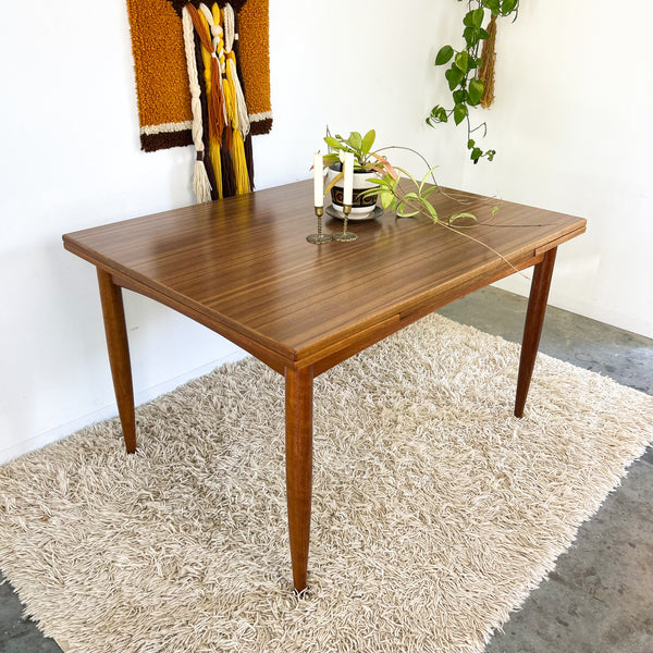 CHATLEY EXTENSION DINING TABLE