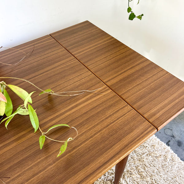 CHATLEY EXTENSION DINING TABLE