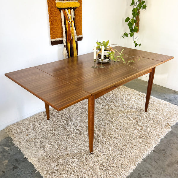 CHATLEY EXTENSION DINING TABLE