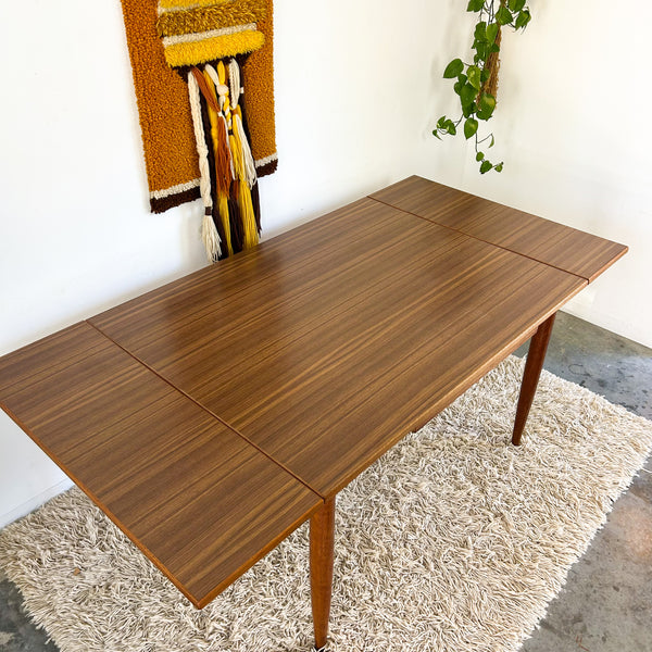 CHATLEY EXTENSION DINING TABLE