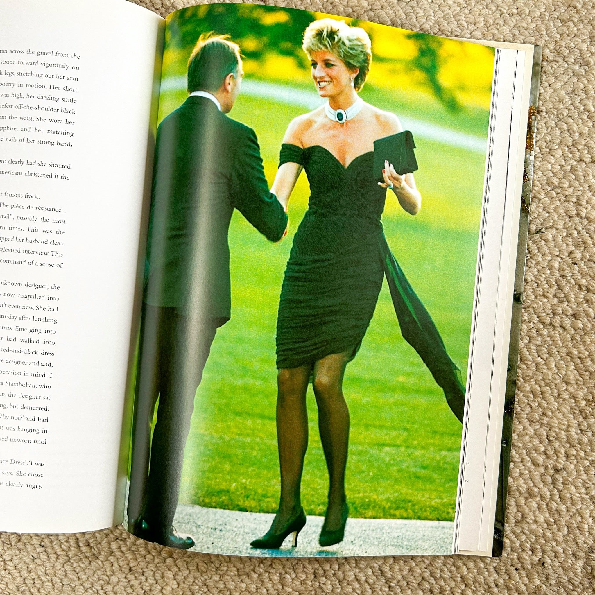 DIANA: HER LIFE IN FASHION by GEORGINA HOWELL