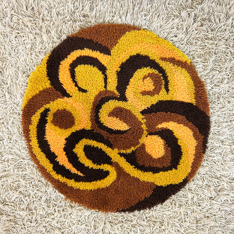 70s LATCH HOOK RUG