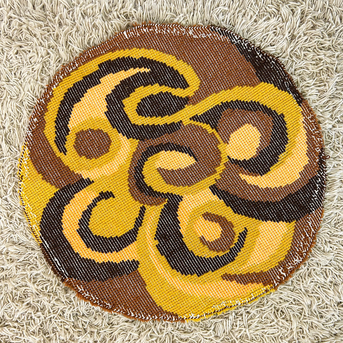 70s LATCH HOOK RUG