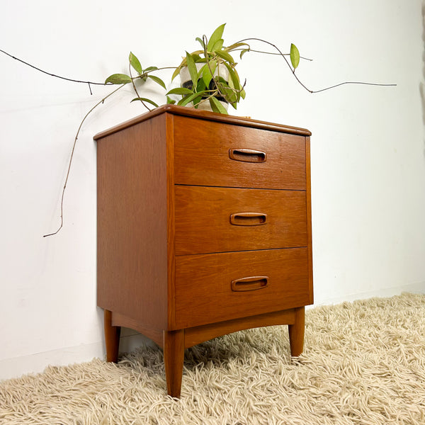 BEDSIDE DRAWERS W RECESSED HANDLES