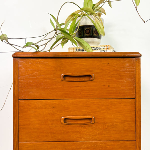 BEDSIDE DRAWERS W RECESSED HANDLES