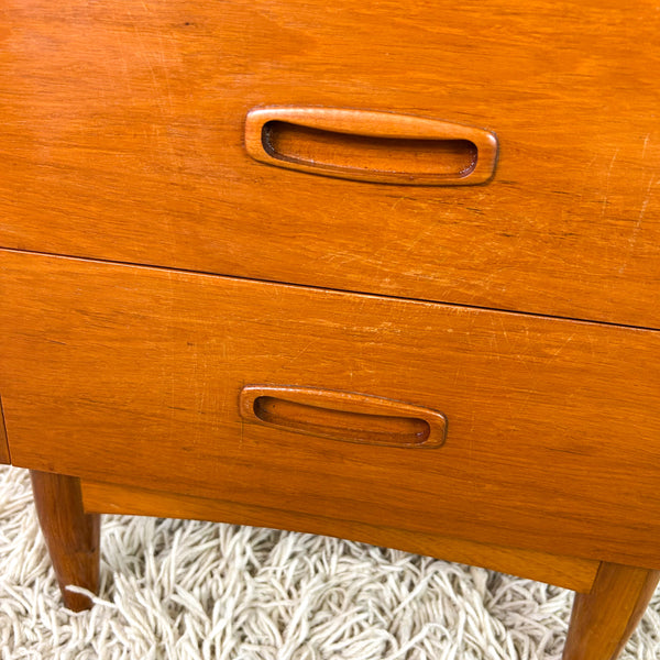 BEDSIDE DRAWERS W RECESSED HANDLES