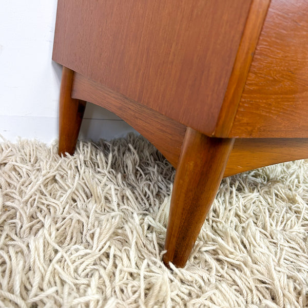 BEDSIDE DRAWERS W RECESSED HANDLES