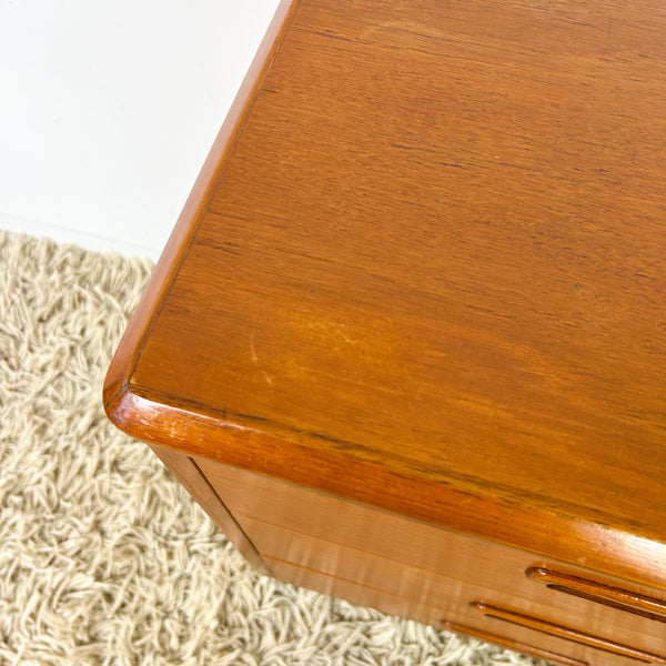 BEDSIDE DRAWERS W RECESSED HANDLES