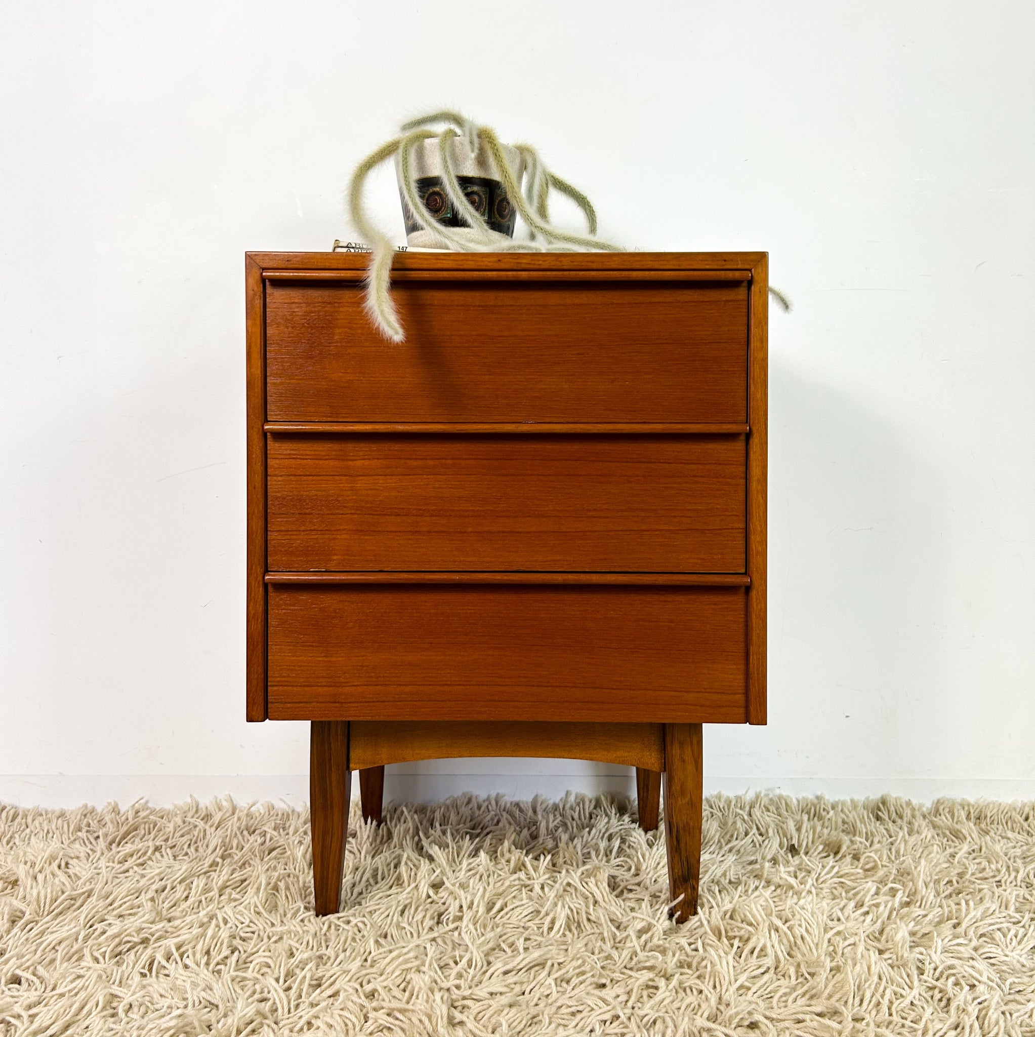 BEDSIDE DRAWERS W LIPPED HANDLES