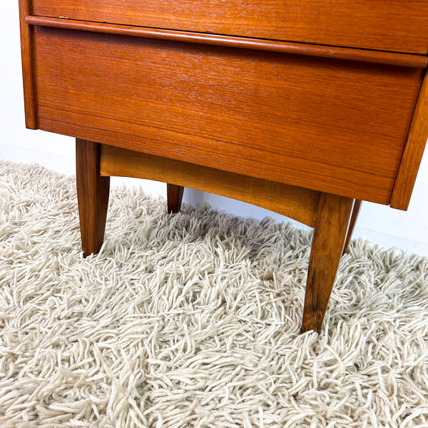 BEDSIDE DRAWERS W LIPPED HANDLES