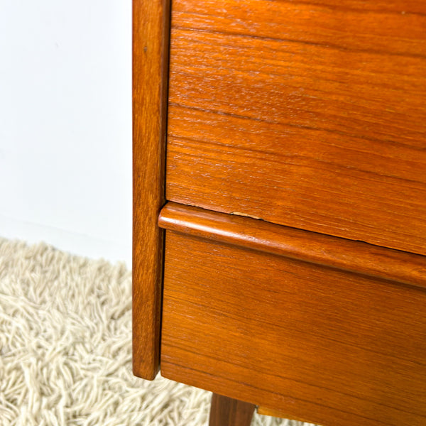 BEDSIDE DRAWERS W LIPPED HANDLES