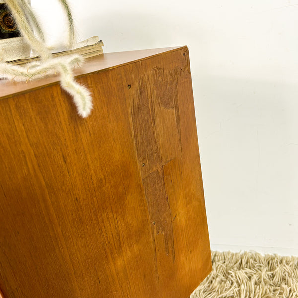 BEDSIDE DRAWERS W LIPPED HANDLES