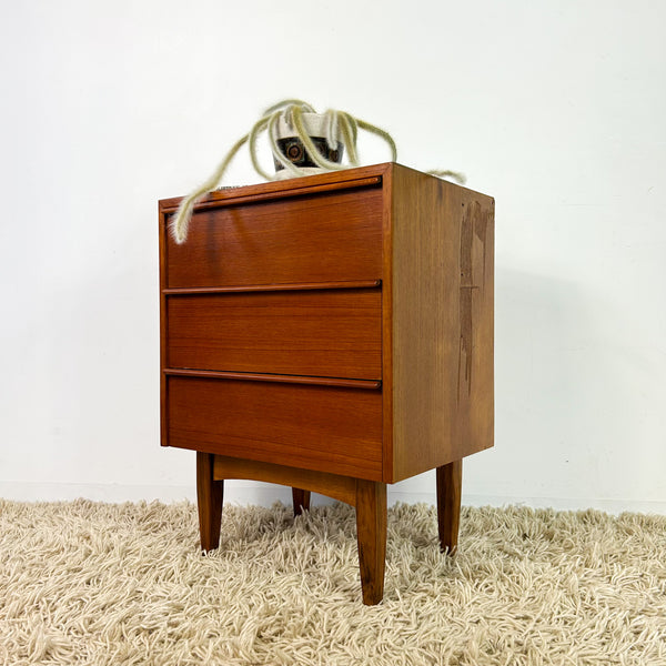 BEDSIDE DRAWERS W LIPPED HANDLES