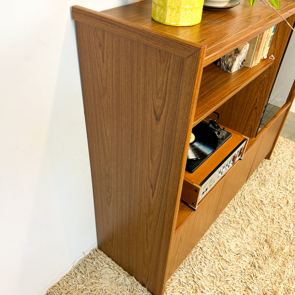 STEREO MEDIA CABINET