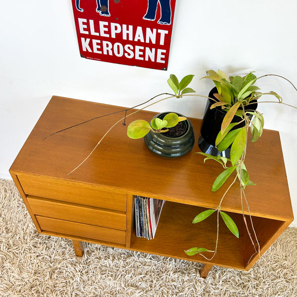 PETITE SIDEBOARD BUFFET