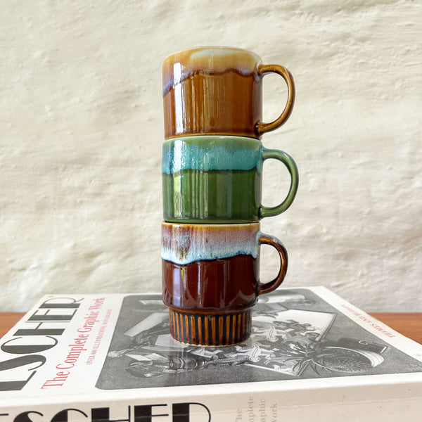 STACKING MUGS