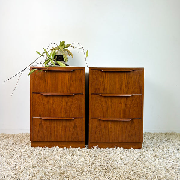 BEDSIDE DRAWERS WITH WAVE HANDLES