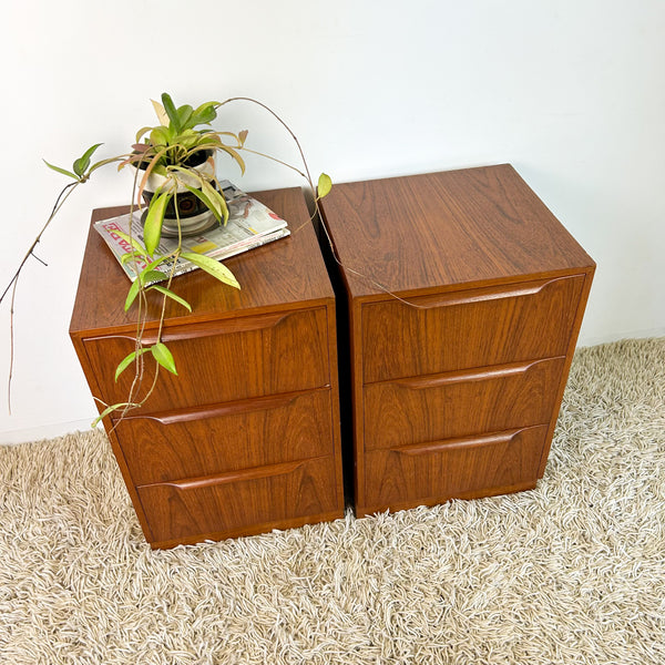 BEDSIDE DRAWERS WITH WAVE HANDLES