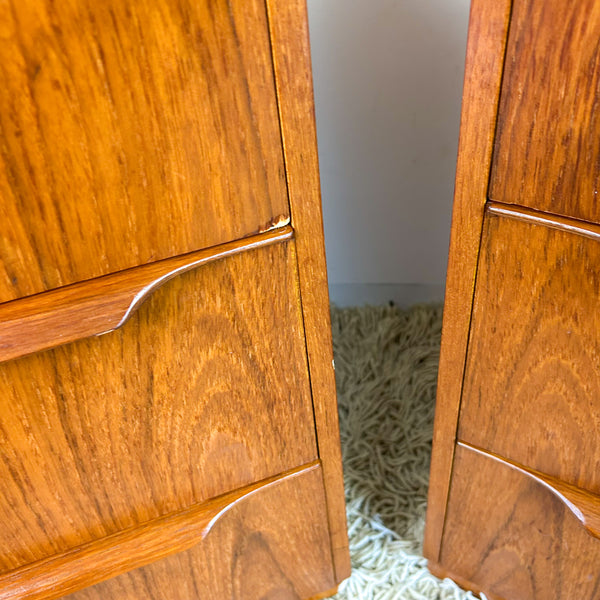 BEDSIDE DRAWERS WITH WAVE HANDLES
