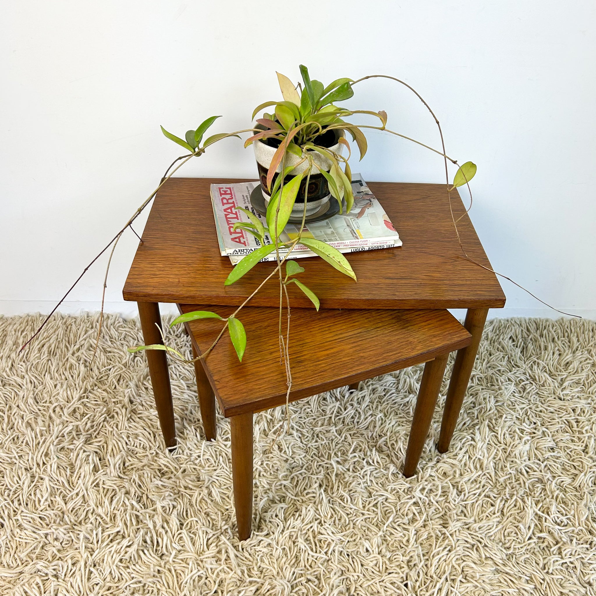 NESTING SIDE TABLES