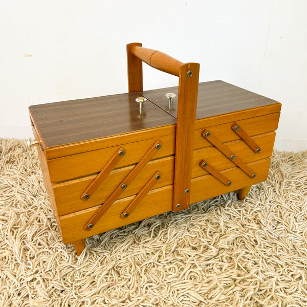 CANTILEVER SEWING BOX