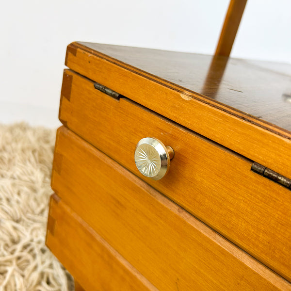 CANTILEVER SEWING BOX