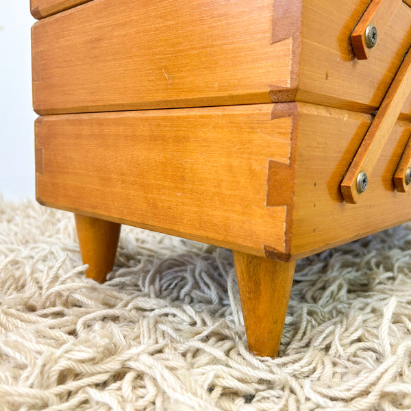 CANTILEVER SEWING BOX