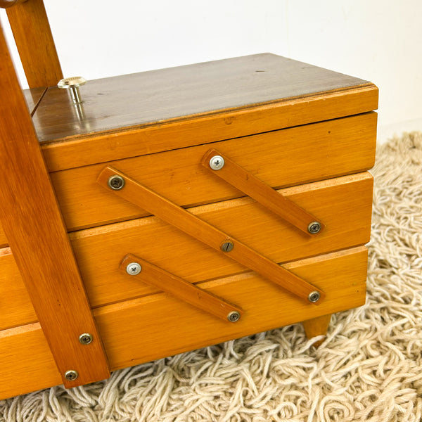 CANTILEVER SEWING BOX