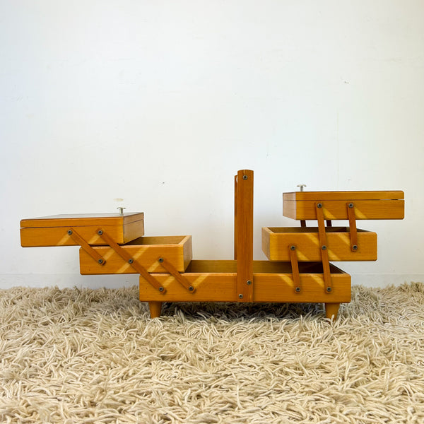 CANTILEVER SEWING BOX