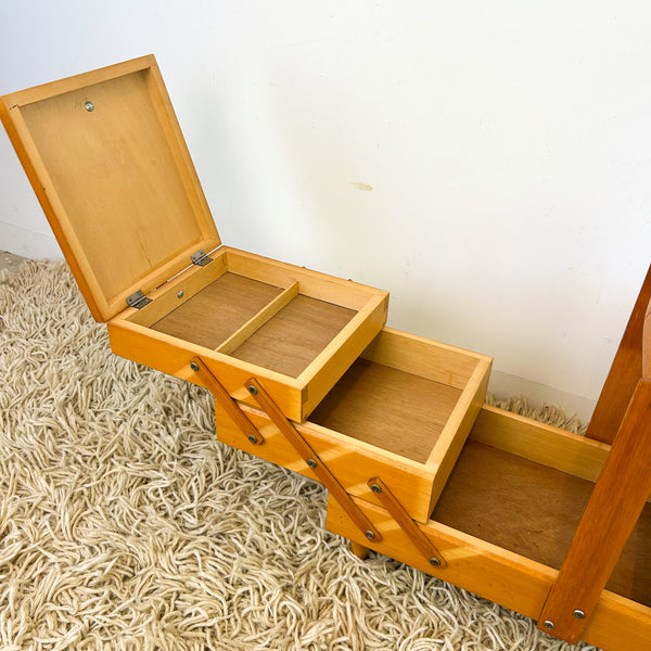 CANTILEVER SEWING BOX