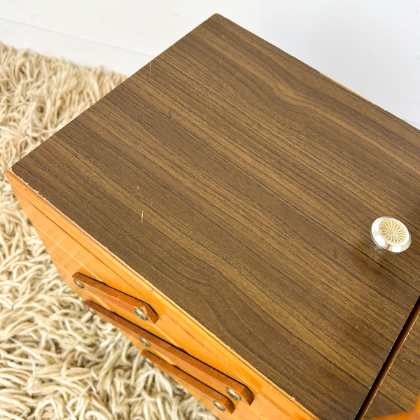 CANTILEVER SEWING BOX