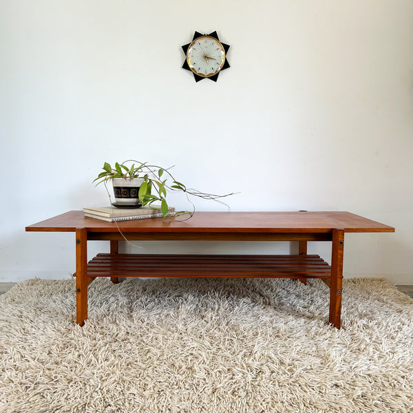 COFFEE TABLE WITH SLATTED MAGAZINE RACK