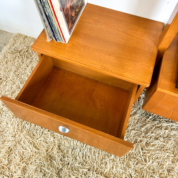 WALL MOUNTED SHELVING UNIT