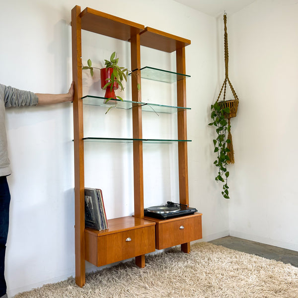WALL MOUNTED SHELVING UNIT