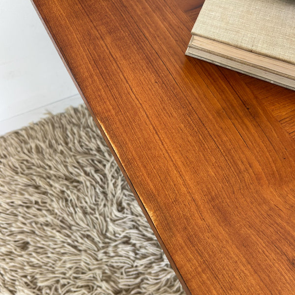 COFFEE TABLE WITH SLATTED MAGAZINE RACK