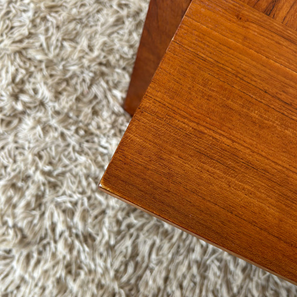 COFFEE TABLE WITH SLATTED MAGAZINE RACK