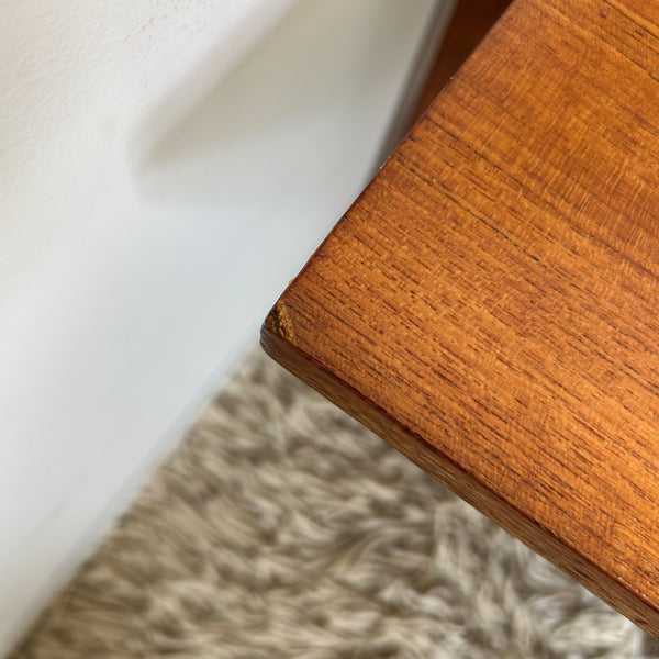 COFFEE TABLE WITH SLATTED MAGAZINE RACK