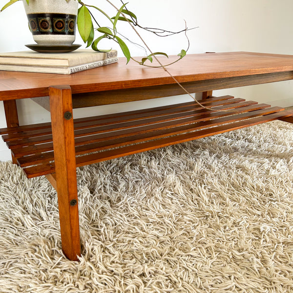 COFFEE TABLE WITH SLATTED MAGAZINE RACK