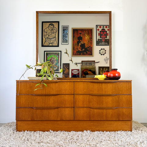 DRESSER DRAWERS WITH DETACHABLE MIRROR