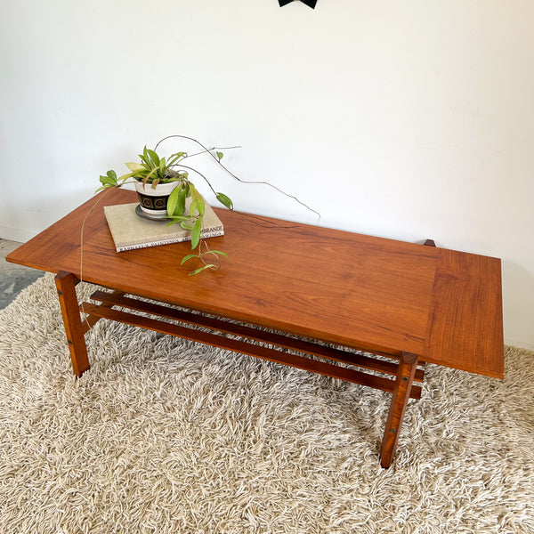 COFFEE TABLE WITH SLATTED MAGAZINE RACK