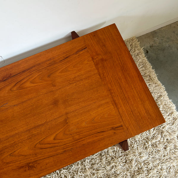 COFFEE TABLE WITH SLATTED MAGAZINE RACK