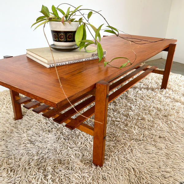 COFFEE TABLE WITH SLATTED MAGAZINE RACK