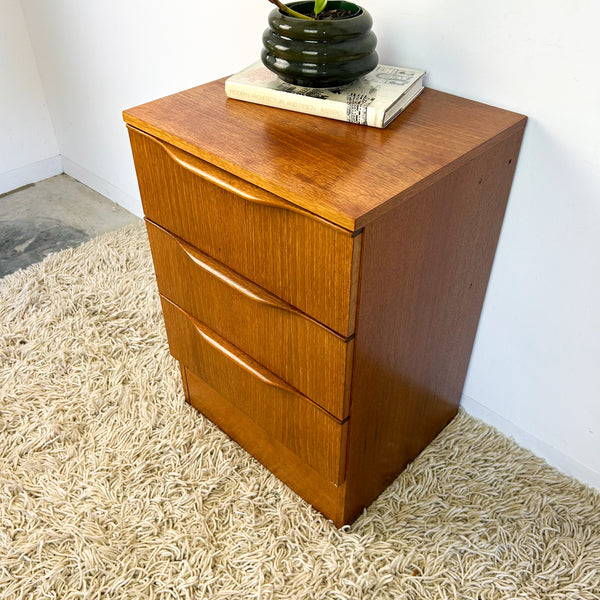 BEDSIDE DRAWERS WITH WAVE HANDLES (SINGLE)