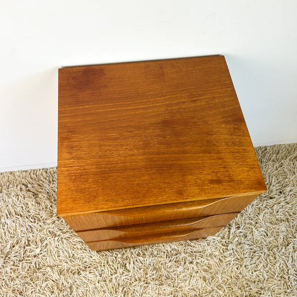 BEDSIDE DRAWERS WITH WAVE HANDLES (SINGLE)