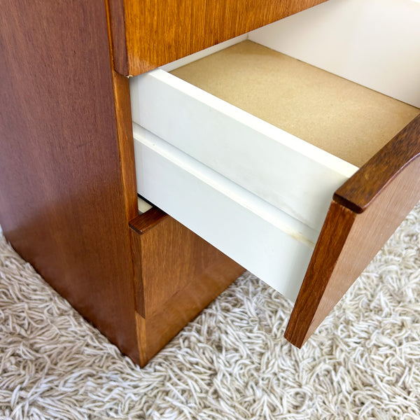 BEDSIDE DRAWERS WITH WAVE HANDLES (SINGLE)