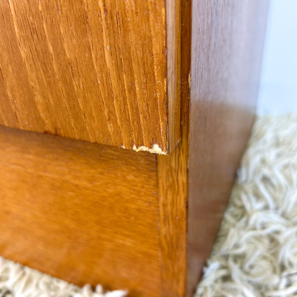 BEDSIDE DRAWERS WITH WAVE HANDLES (SINGLE)