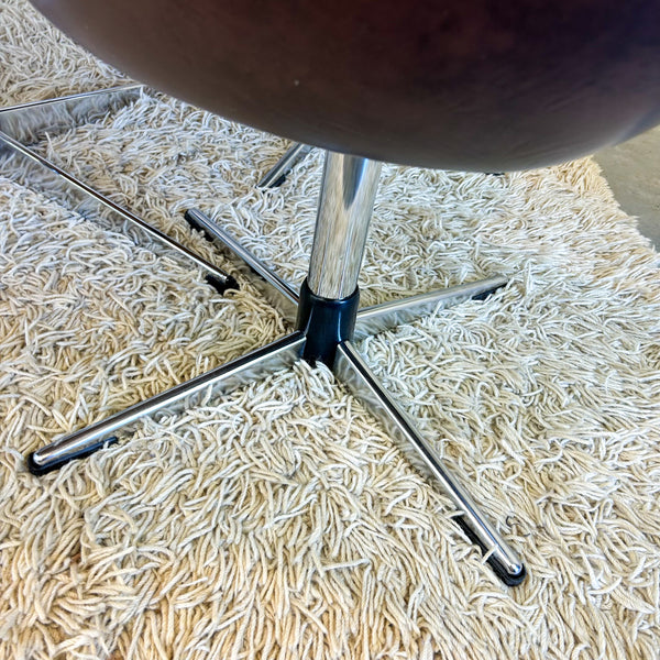 HEXAGONAL DINING TABLE WITH VINYL CHAIRS